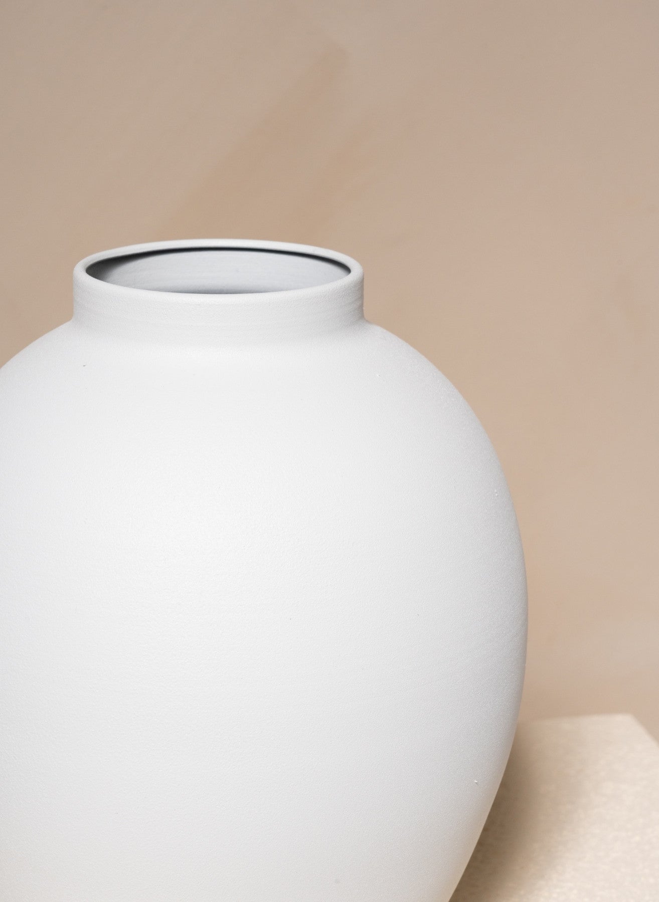 Aura Vaas - Matte Weiß